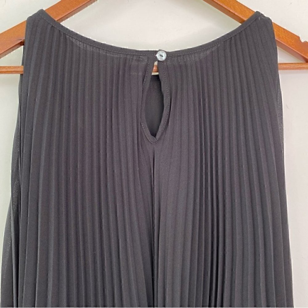 Max Studio sleeveless  top with accordion pleats - Picture 7 of 11